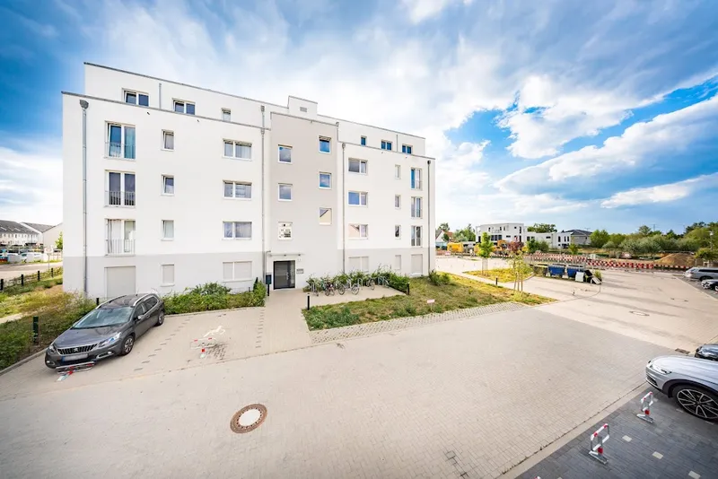 Schöne Neubauwohnung mit Balkon im Zweitbezug in Falkenberg neu zu vermieten - WBS erforderlich ! — photo 1